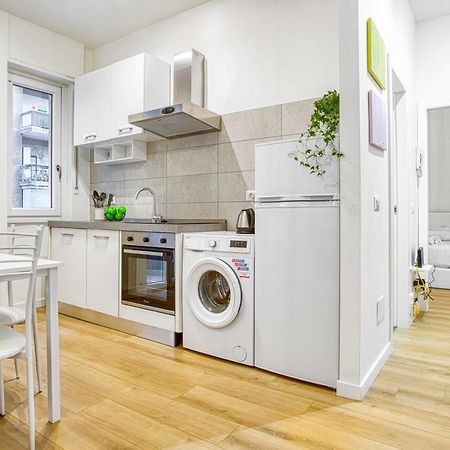Joivy Warm And Inviting Flat With Balcony Lägenhet Milano Exteriör bild