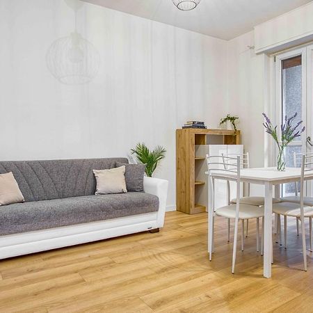 Joivy Warm And Inviting Flat With Balcony Lägenhet Milano Exteriör bild