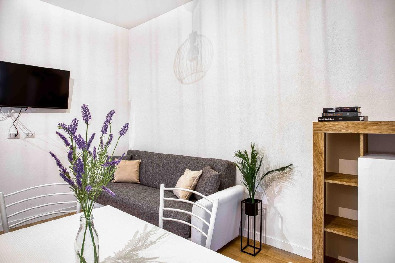 Joivy Warm And Inviting Flat With Balcony Lägenhet Milano Exteriör bild
