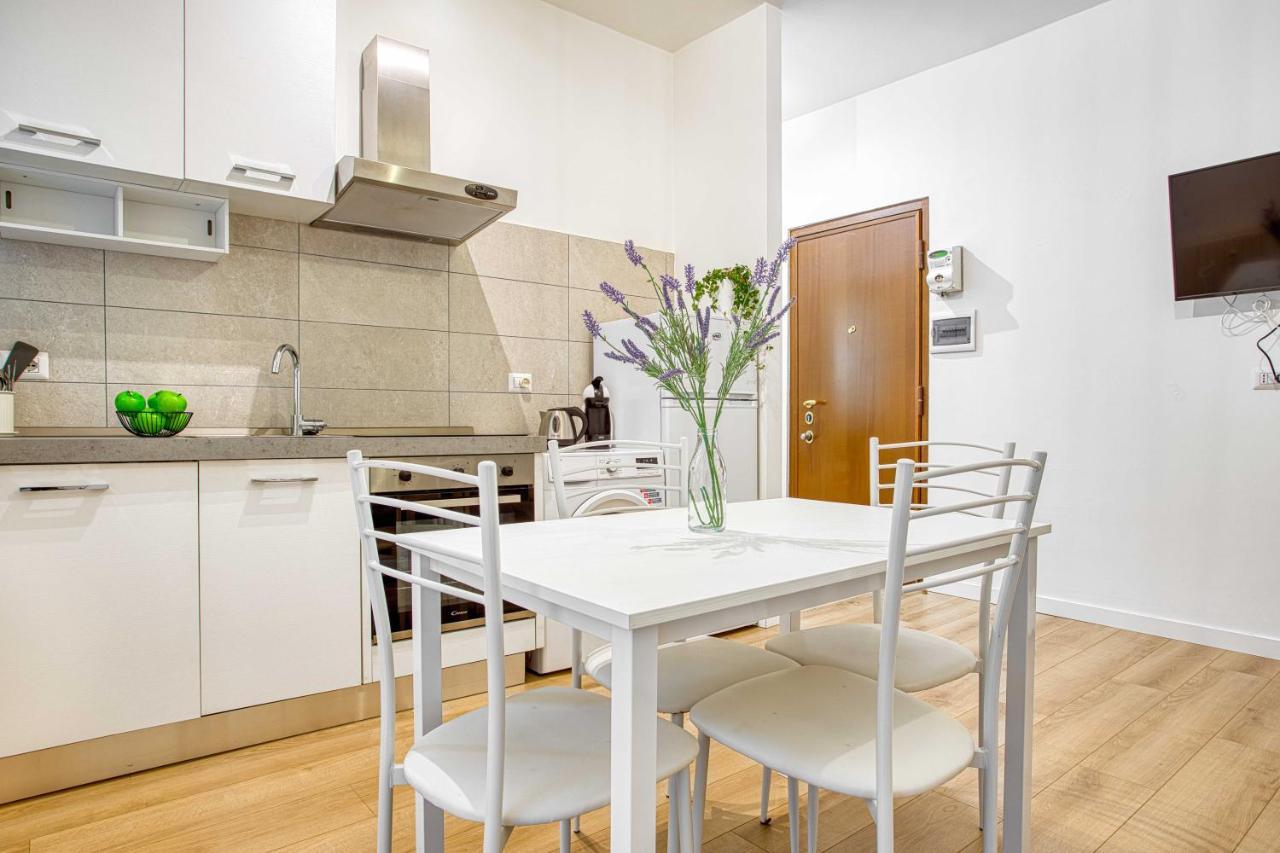 Joivy Warm And Inviting Flat With Balcony Lägenhet Milano Exteriör bild
