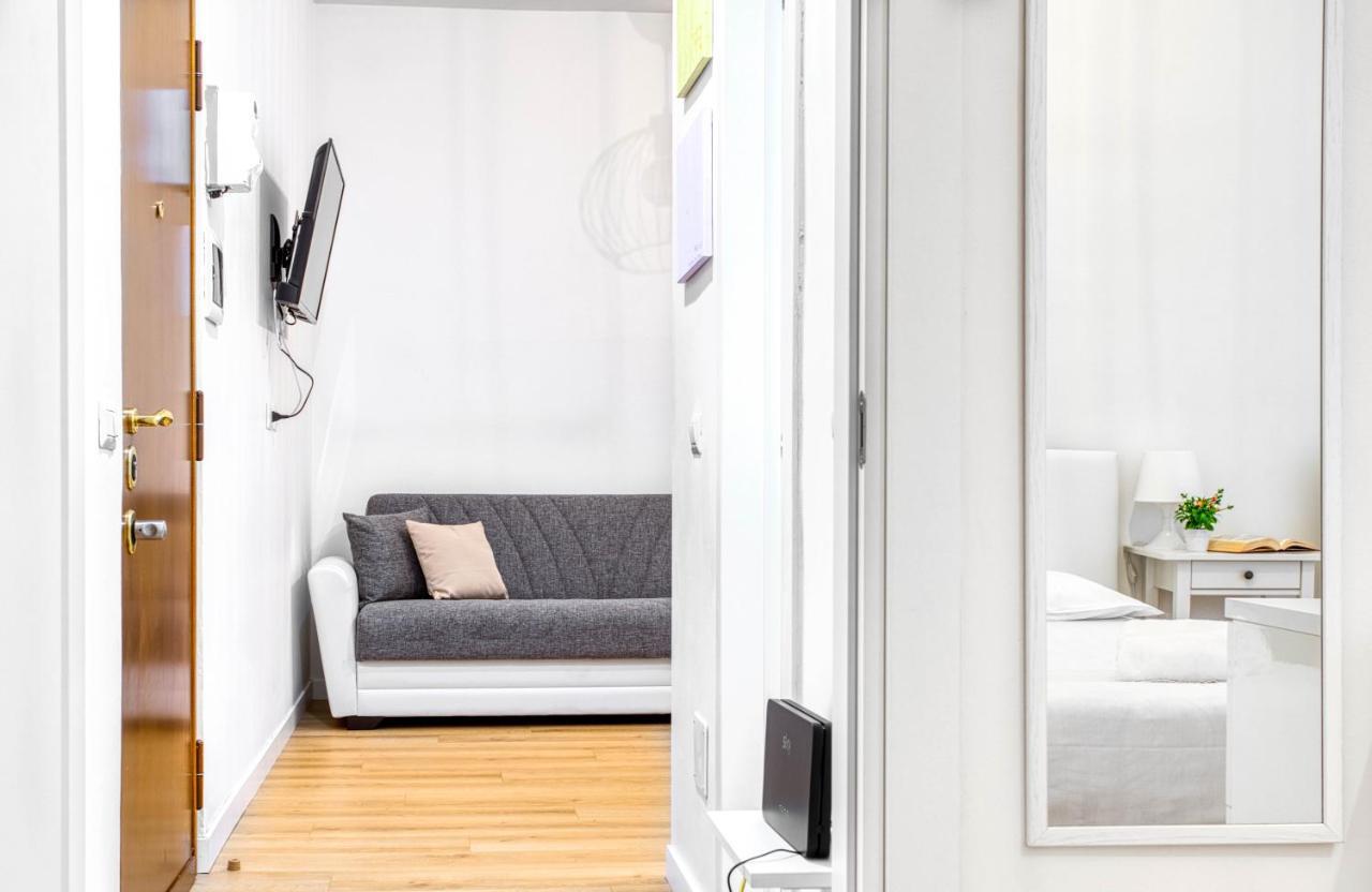 Joivy Warm And Inviting Flat With Balcony Lägenhet Milano Exteriör bild