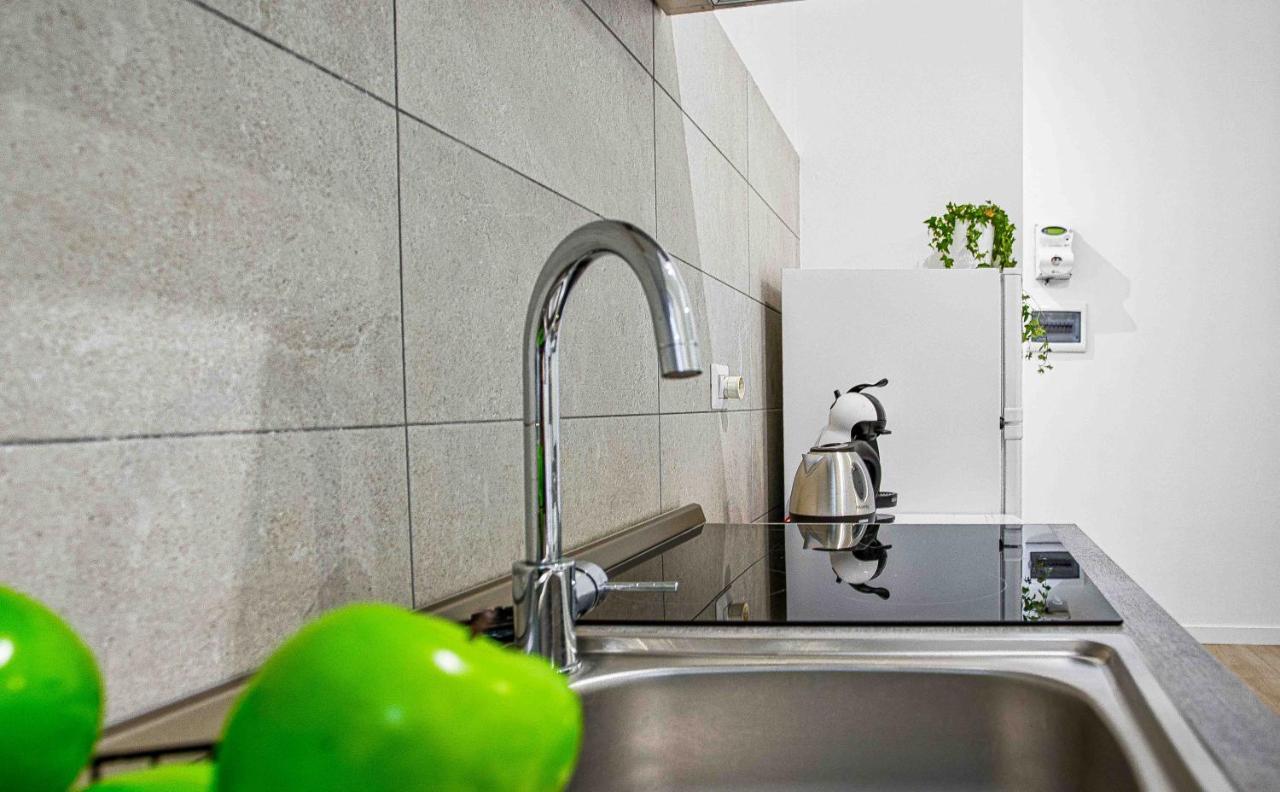 Joivy Warm And Inviting Flat With Balcony Lägenhet Milano Exteriör bild
