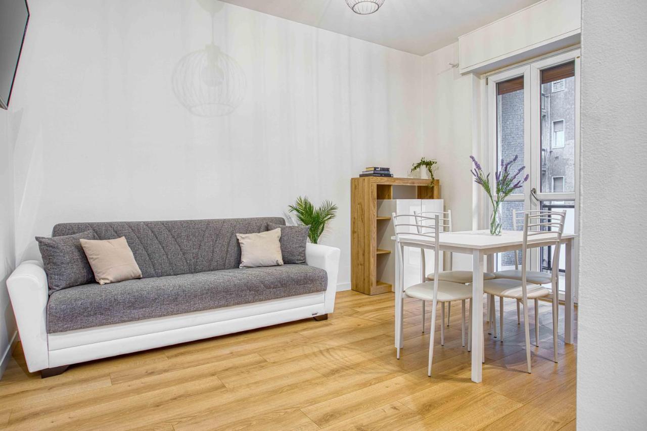 Joivy Warm And Inviting Flat With Balcony Lägenhet Milano Exteriör bild