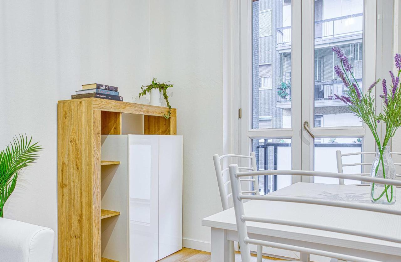Joivy Warm And Inviting Flat With Balcony Lägenhet Milano Exteriör bild