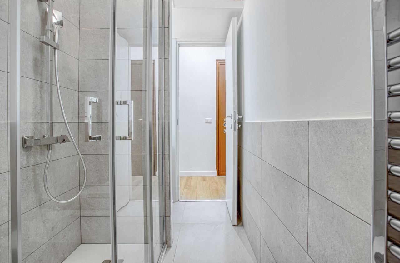 Joivy Warm And Inviting Flat With Balcony Lägenhet Milano Exteriör bild
